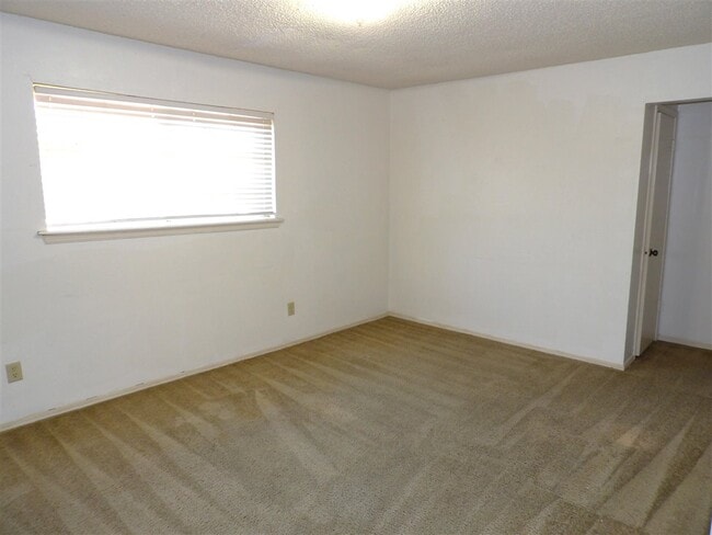 Foto del edificio - 6405 NW Oak Ave