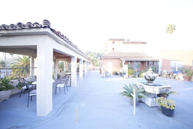 Foto del edificio - 5640 Franklin Ave