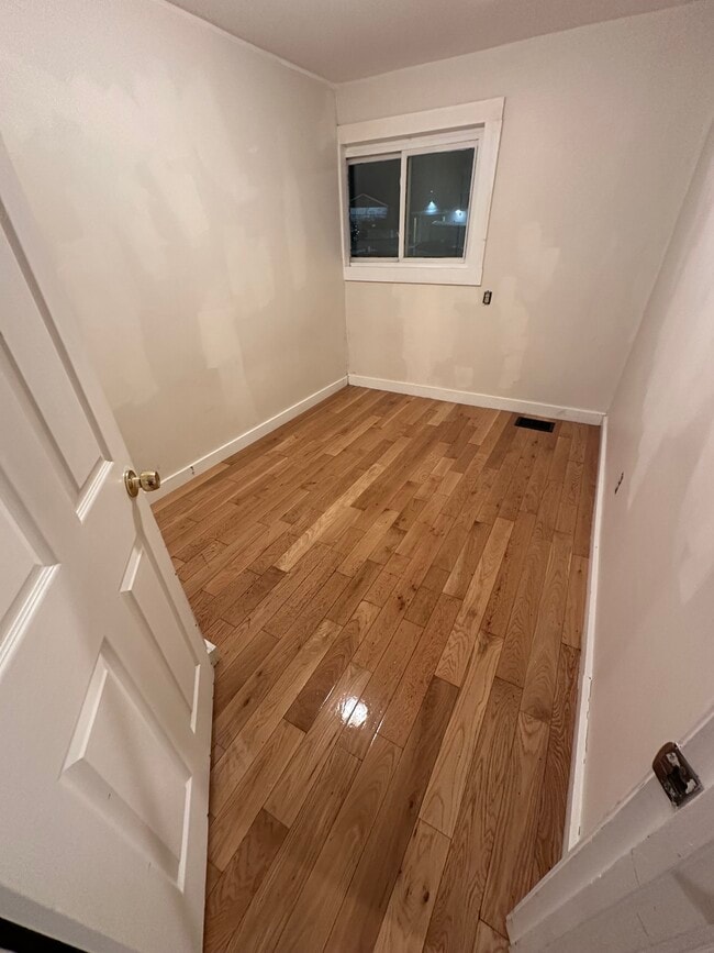 Building Photo - 72 Linden St