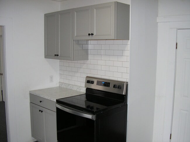 Building Photo - 16 Beech St
