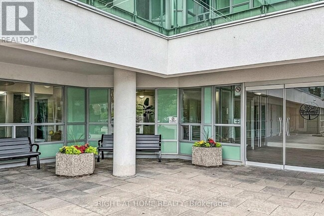 Building Photo - 60 Fairfax Crescent