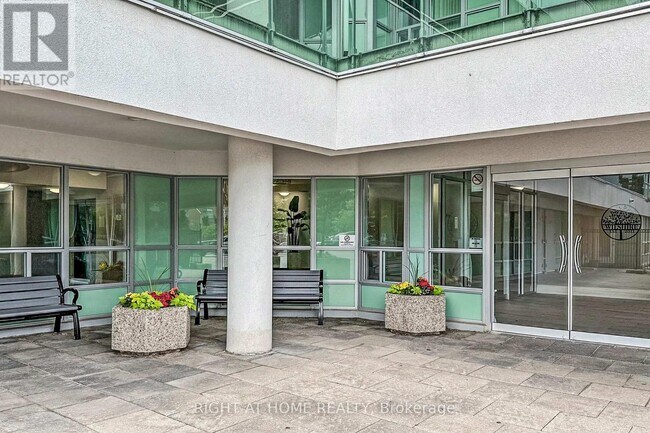 Photo du bâtiment - 60 Fairfax Crescent