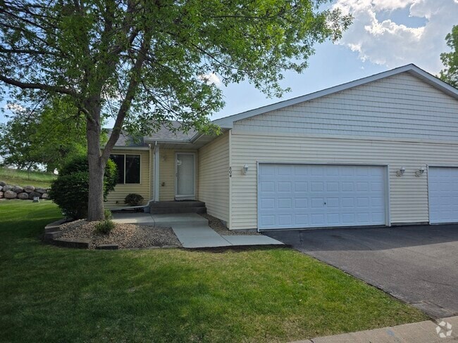 Twin home - 804 Ivy Ridge Ln