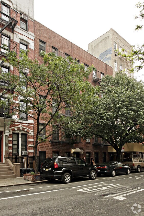 233 - 235 E 10th St - 233 E Tenth St