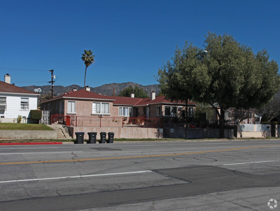 Building Photo - 1113-1119 W Victory Blvd
