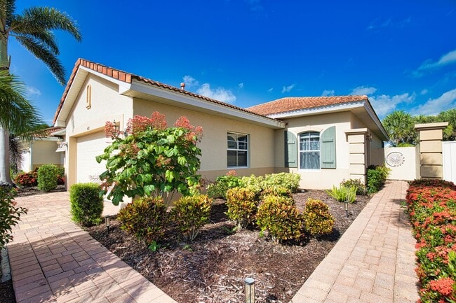 Building Photo - Seasonal Short-Term 2 Bed 2 Bath Single Family Home located in Venetian Golf and River Club!