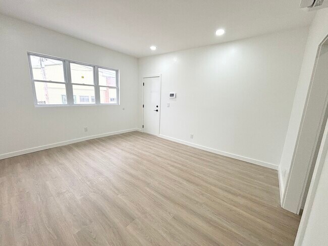 Foto del edificio - 165 W Main St