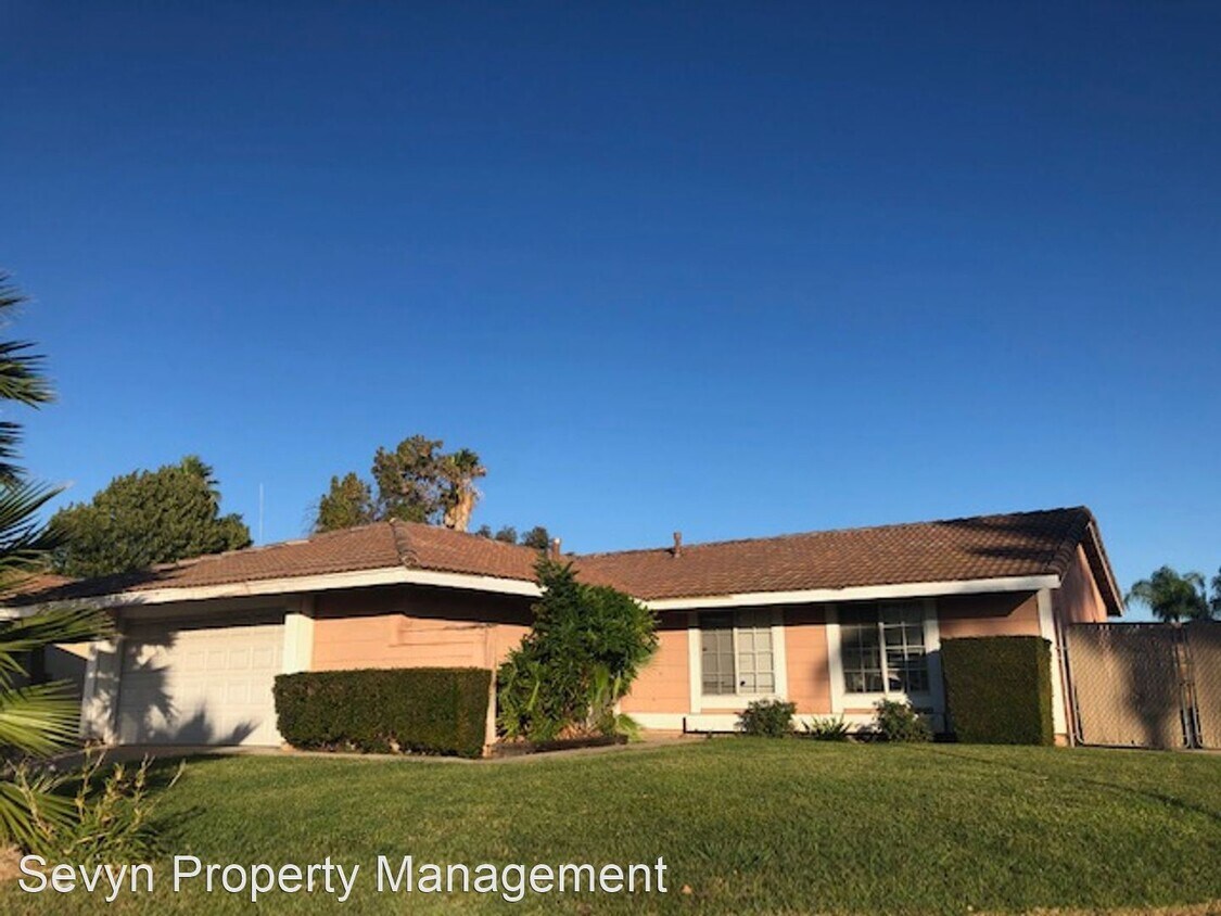 Primary Photo - 3 br, 2 bath House - 13390 Bambi Court