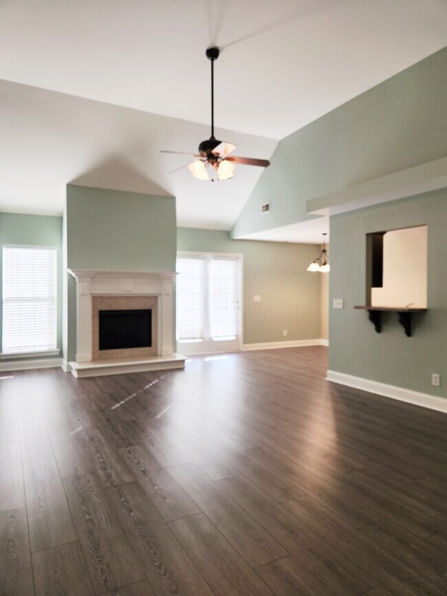 Building Photo - 420 Nathan St