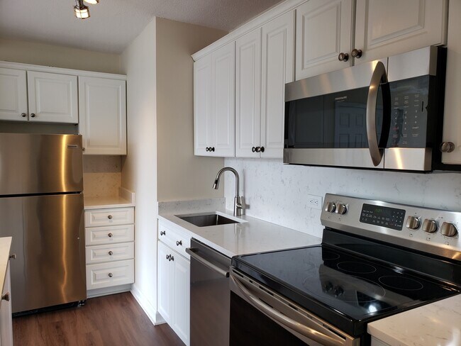 Foto del edificio - 1400 N State Pkwy