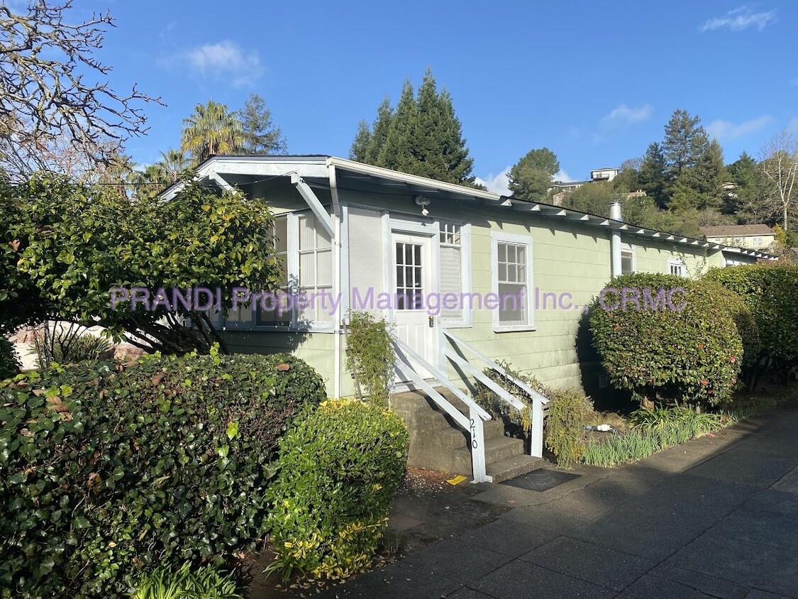 Primary Photo - West San Rafael Home with Vintage Details!