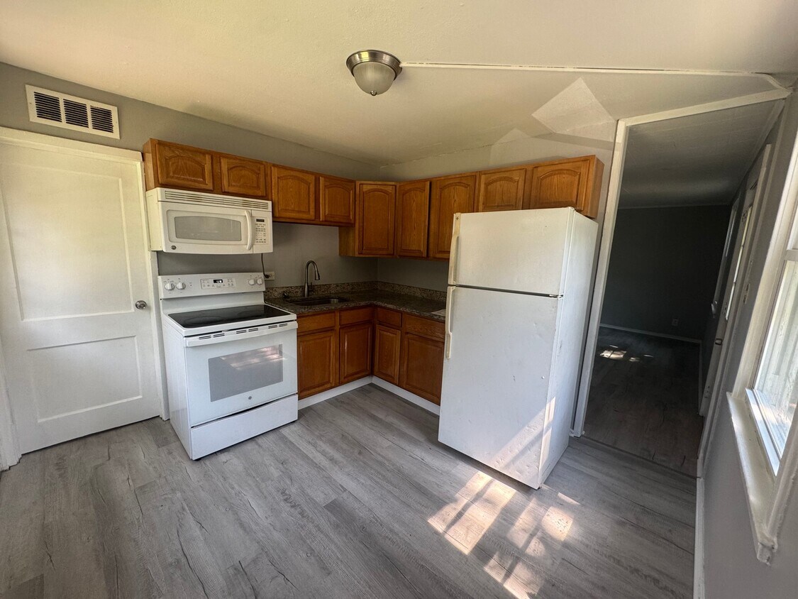 Foto del edificio - 125 Woodlawn Cir