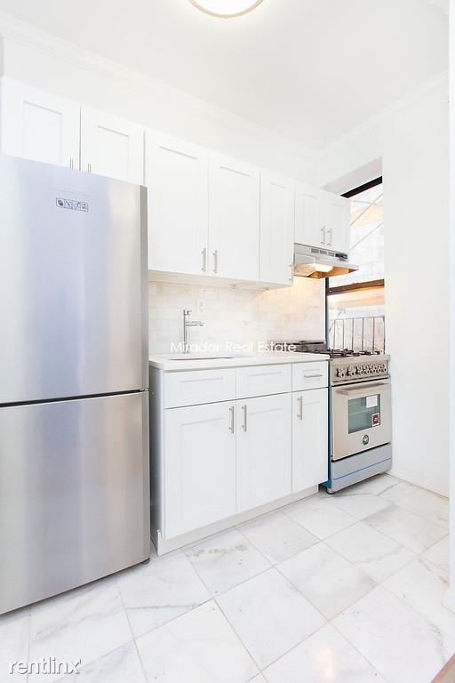 Foto principal - 402 E 8th St