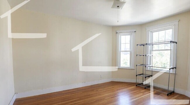 Building Photo - Avl NOW - No Fee! Spacious Brighton Center 3BR/1.5BA