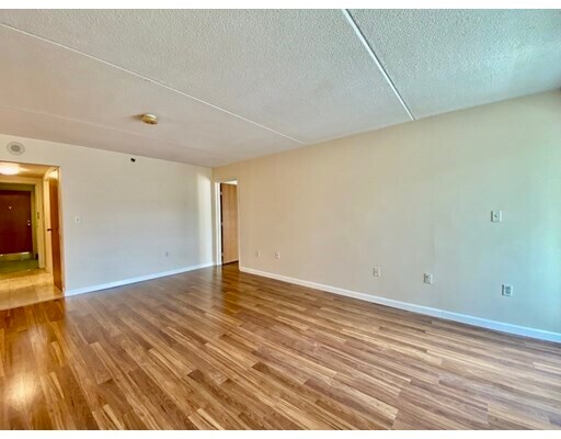 Building Photo - 200 Cove Way
