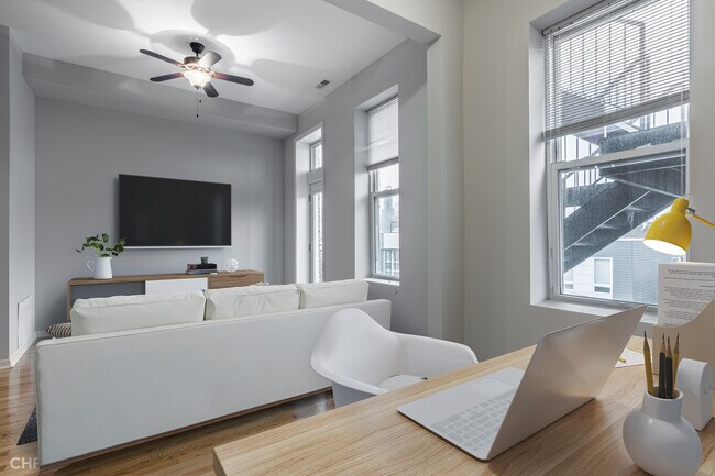 Building Photo - Huron 1347 W