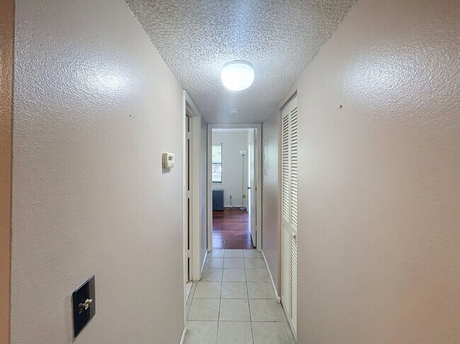 Foto del edificio - 217 Woodlake Wynde