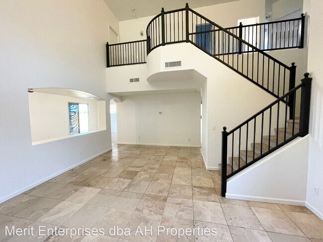 Building Photo - 4 br, 2.5 bath House - 5726 W T RYAN LN