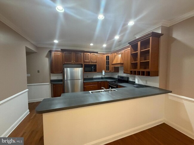 Building Photo - 107 N High St