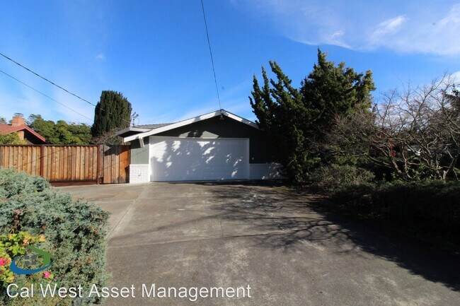 Building Photo - 3 br, 2.5 bath House - 77 Loucks Avenue