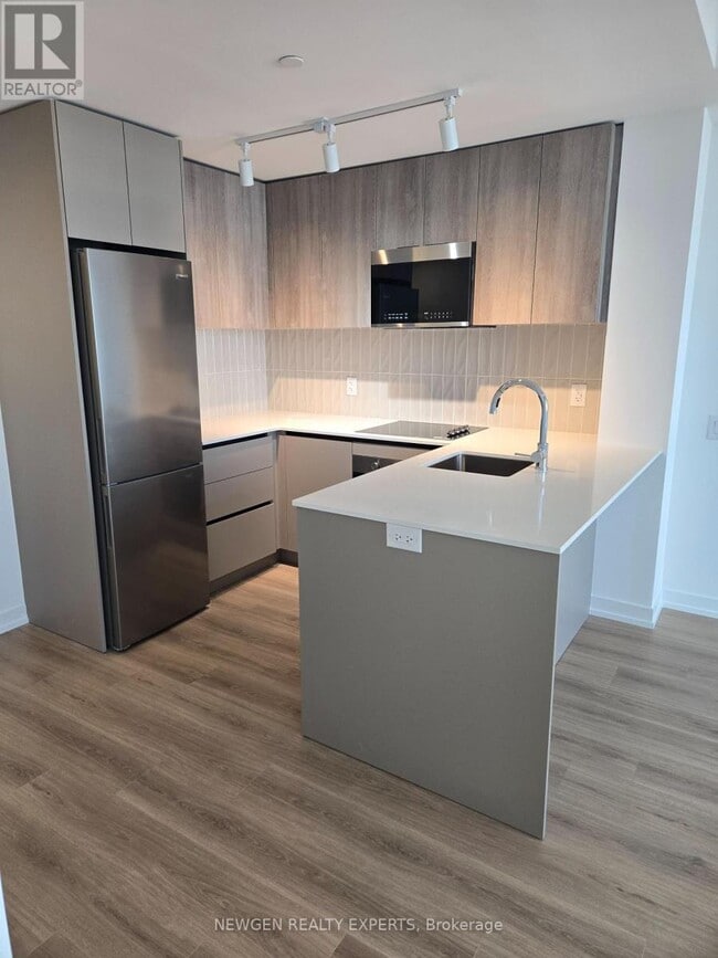 Photo du bâtiment - 2485 Eglinton Ave W