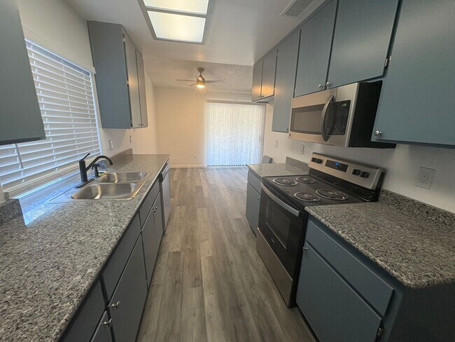 Foto del edificio - Remodeled 3bed/2bathroom home in West Sac