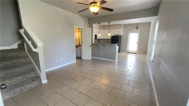 Foto del edificio - 2106 Azlin Pl