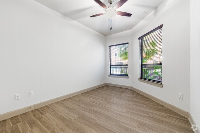B4 2HAB, 2BA - 1,093SF - Habitación - Midtown on the Rail