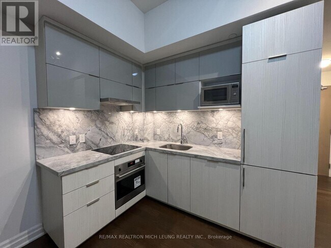 Photo du bâtiment - 18 Rouge Valley Dr W