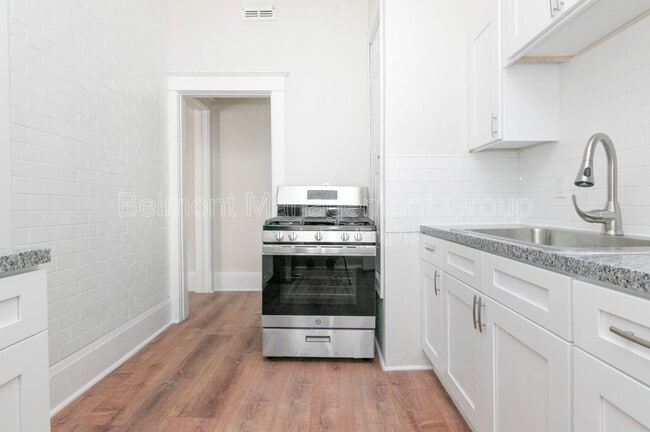 Building Photo - 606 S Park Ave