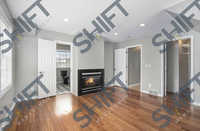 Building Photo - 2100 Square Feet of Awesome!