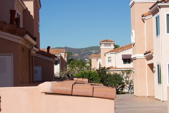 Building Photo - Vista Del Plaza Apartments