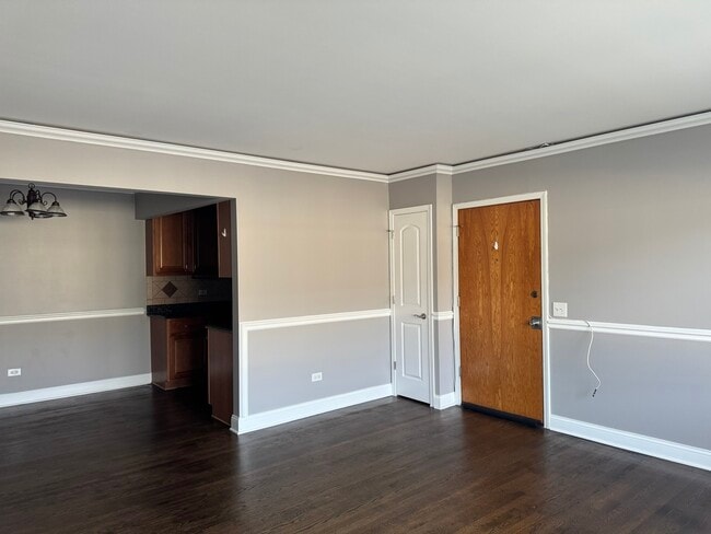 Building Photo - 5041 N East River Rd