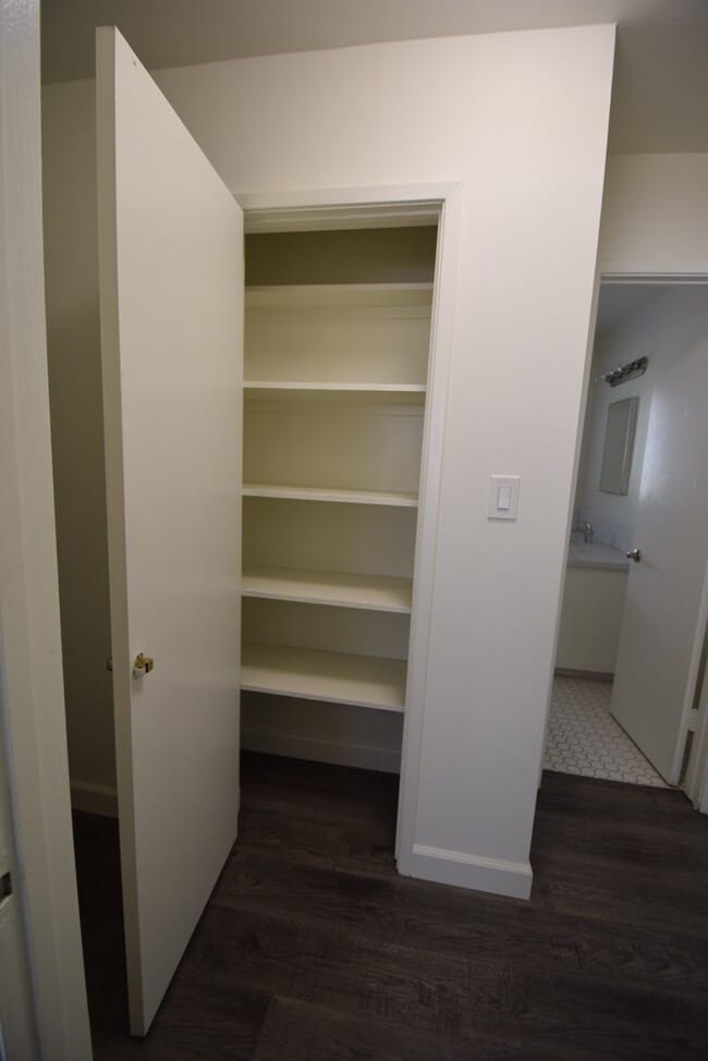 Foto del edificio - 5230 Kester Ave