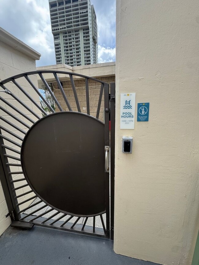 Foto del edificio - 1 Bed 1 Bath renovated with parking at Alo...