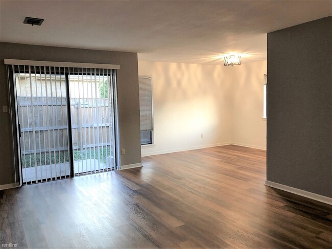 Building Photo - 2 br, 1.5 bath Duplex - 6491 Hart Ln