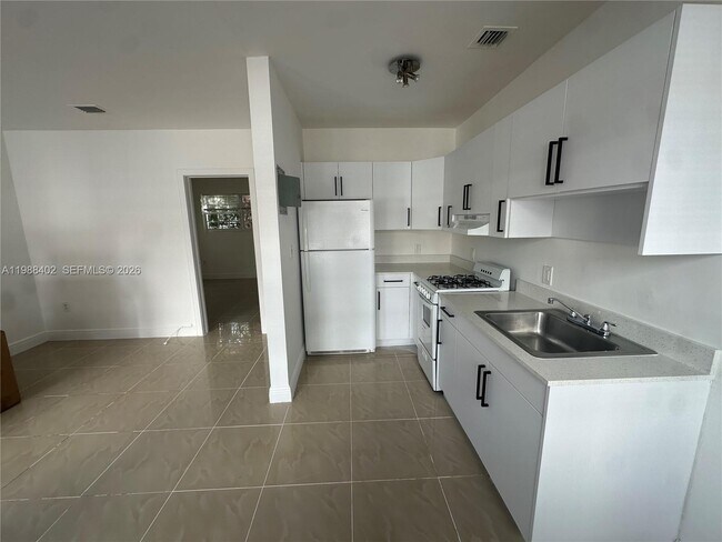 Building Photo - 740 84th St