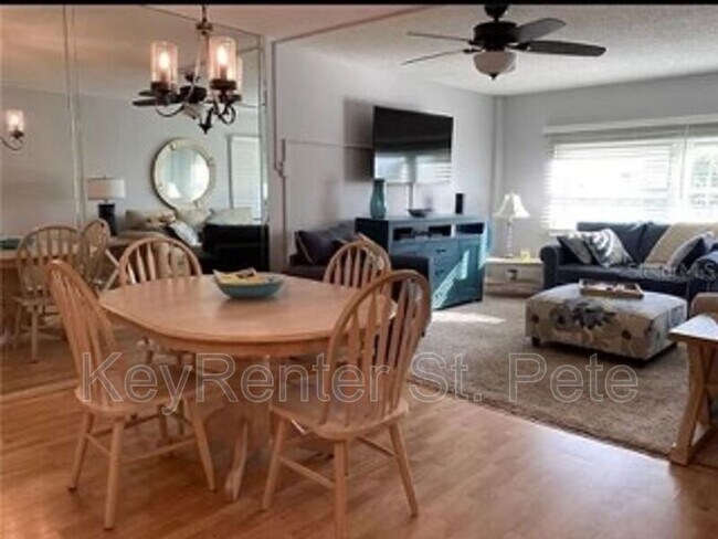 Building Photo - 4650 Cove Cir