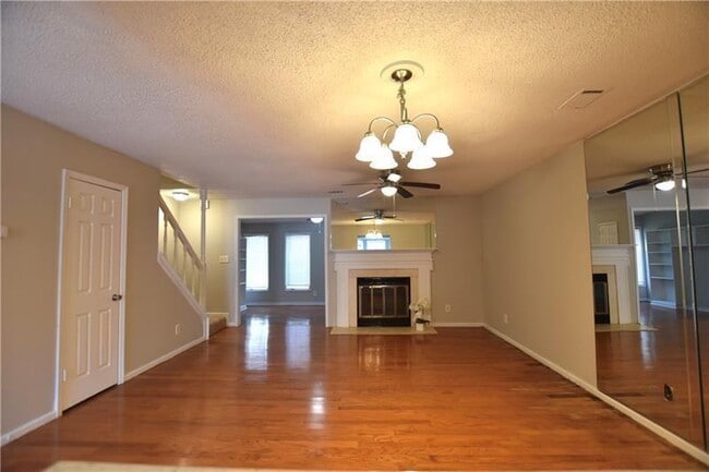 Foto del edificio - 2125 Fairways Ct