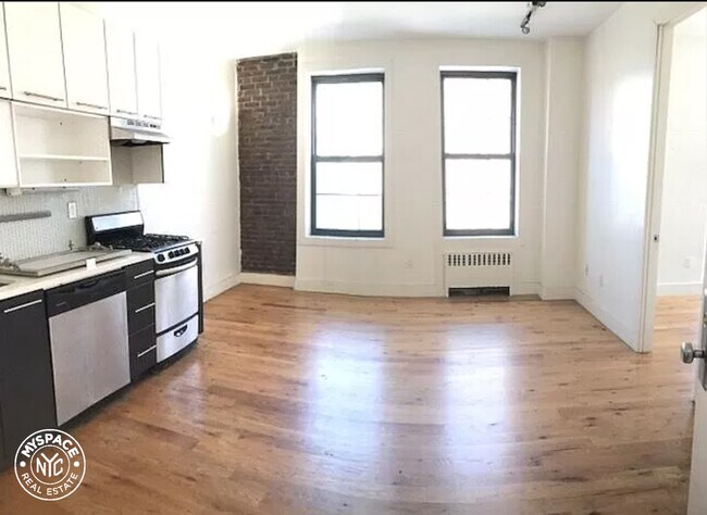 Building Photo - 220 Bushwick Ave