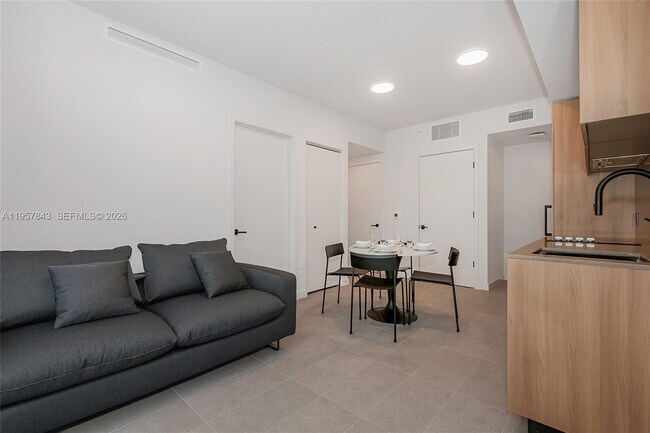 Foto del edificio - 121 NE 5th St