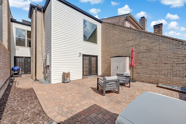 Building Photo - 516 S Post Oak Ln