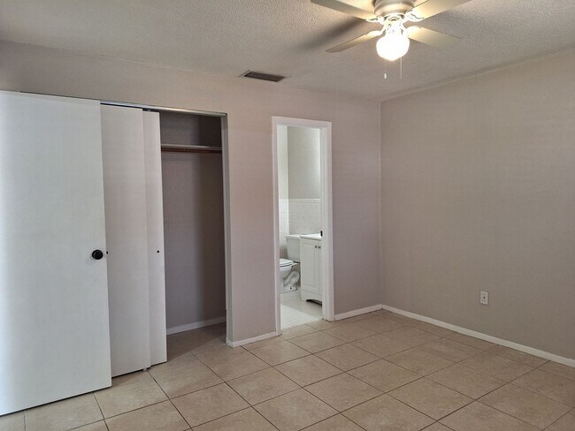 Building Photo - 3BR 2BA 1 Car Garage, Edgewater