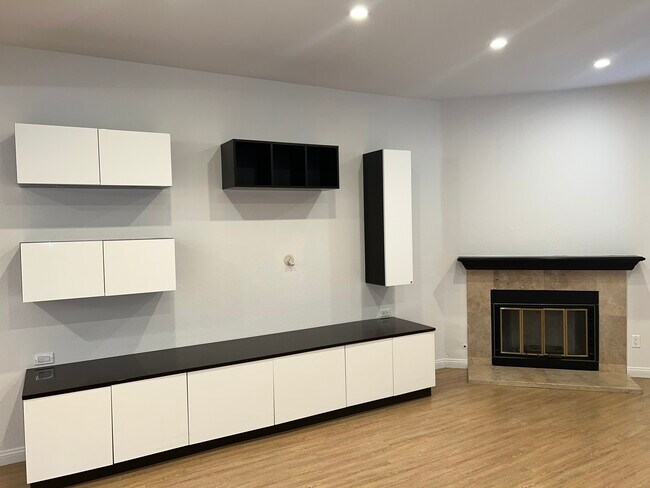 Building Photo - 14630 Dickens St