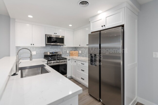 Building Photo - 1199 E 1st St