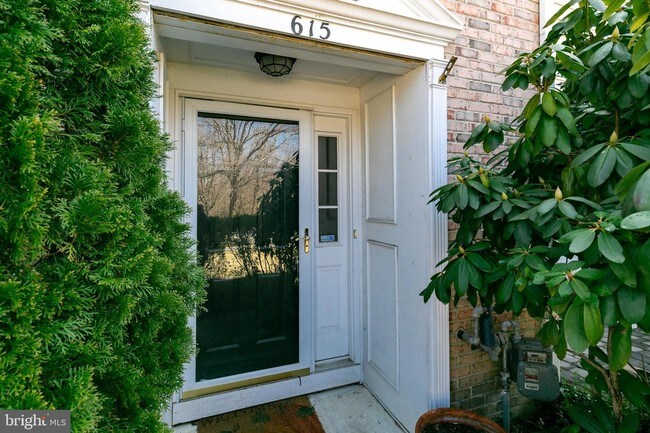 Building Photo - 615 Barton Run Blvd