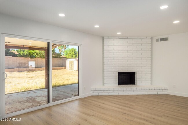 Foto del edificio - 5038 E Winchcomb Dr