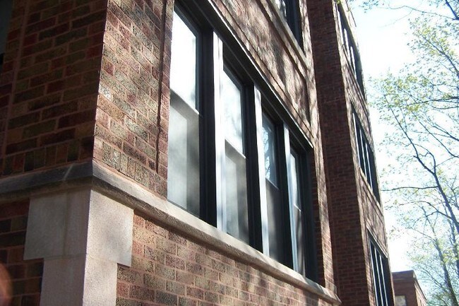 Building Photo - 120 E 70th St