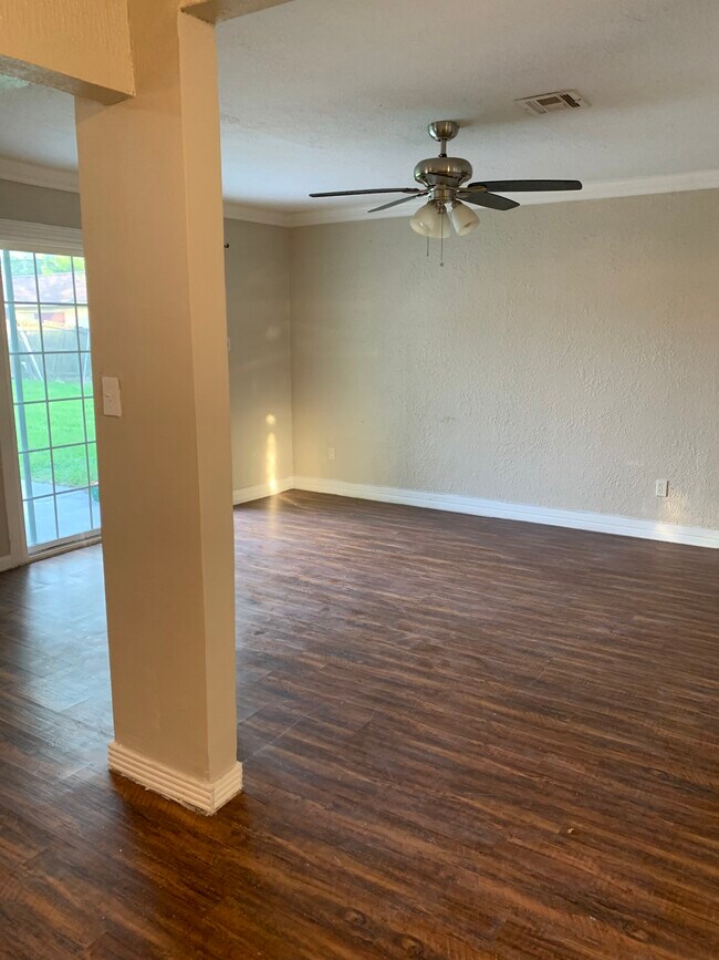 Spacious, inviting living room - 4514 Sage Cir