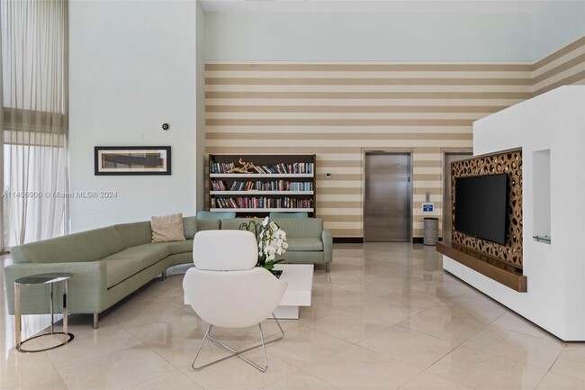 Building Photo - 19333 Collins Ave
